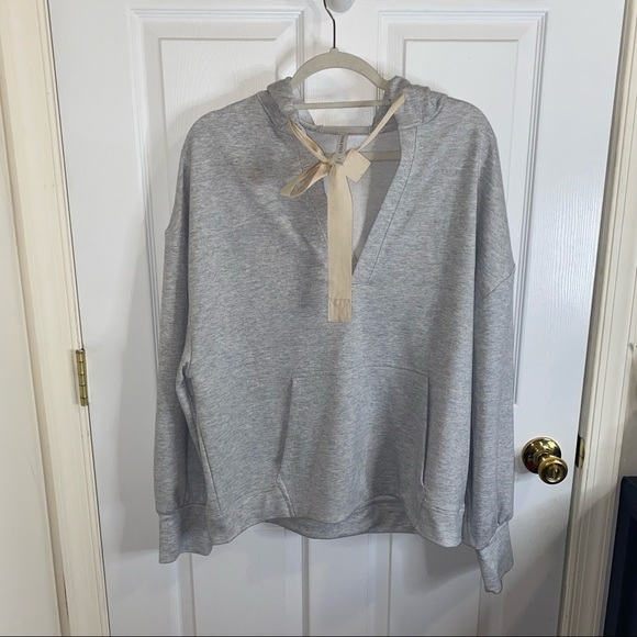 FABLETICS GREY ARIANA OVERSIZED HOODIE SIZE MEDIUM - Picture 4 of 10